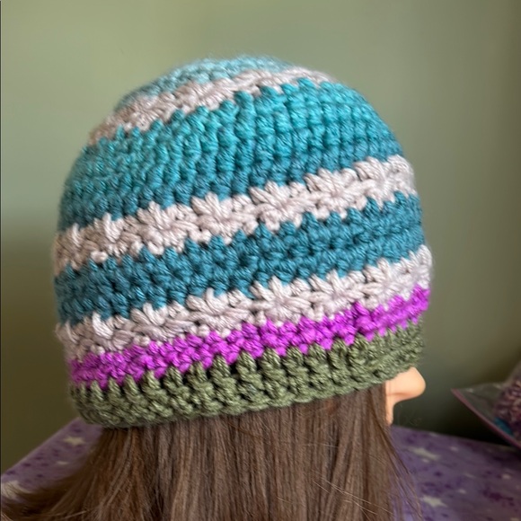 Handmade Crochet Beanie medium soft mandala acrylic yarn new - Picture 8 of 10